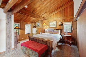 Desk, iron/ironing board, WiFi, bed sheets - Binker Barn retreat with private hot tub, dogs welcome (Sea Ranch)