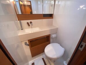 Shower - Sun-Kissed Sailing Adventure in the Ionian Islands, Lefkada (Lefkada)