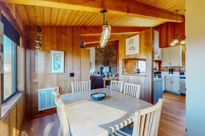 Dining - Dog-Friendly Sea Ranch Home Near Playground & Beach (Sea Ranch)