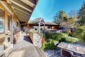 Outdoor dining - Forested home with private hot tub near Black Point (Sea Ranch)