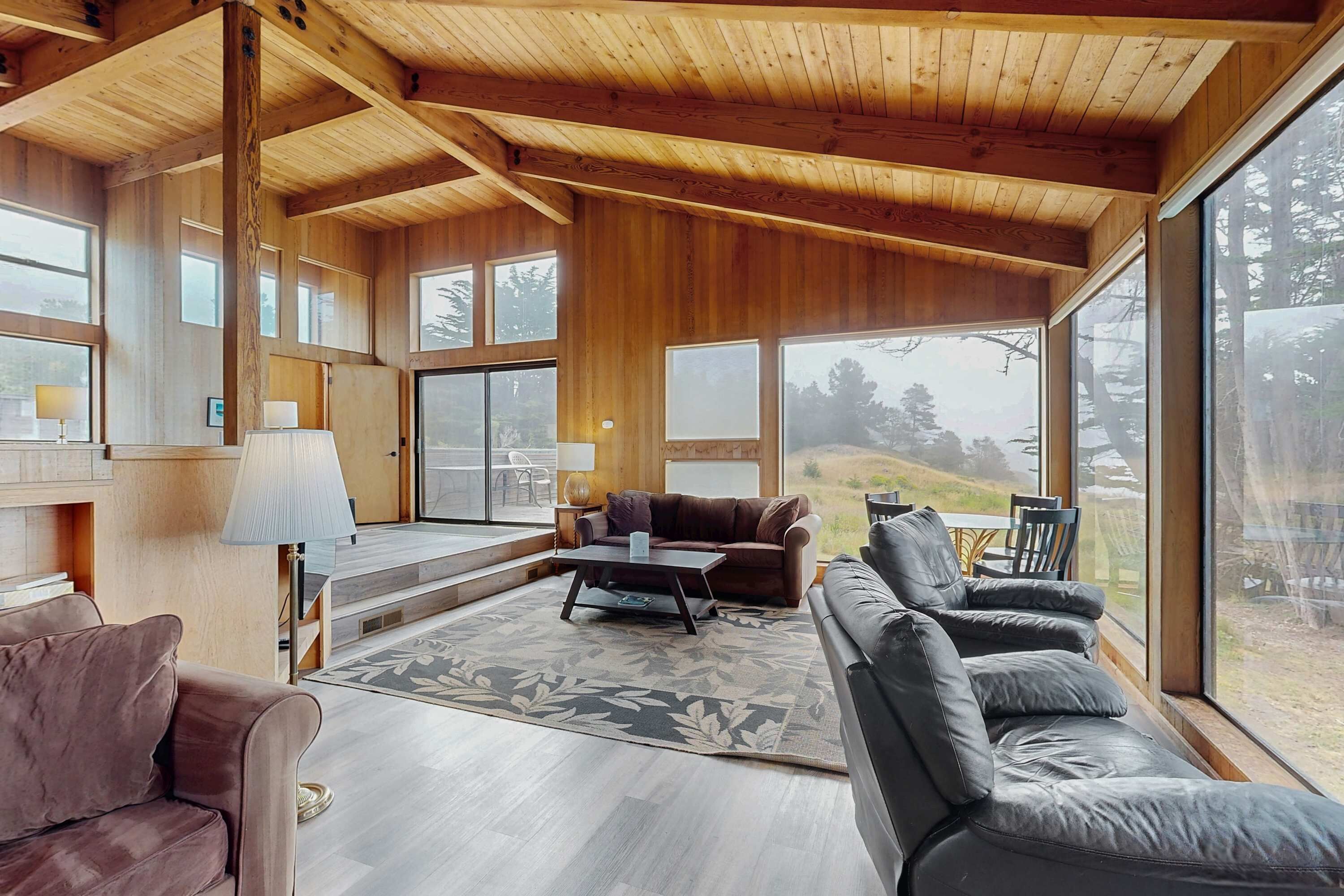 TV, fireplace, offices