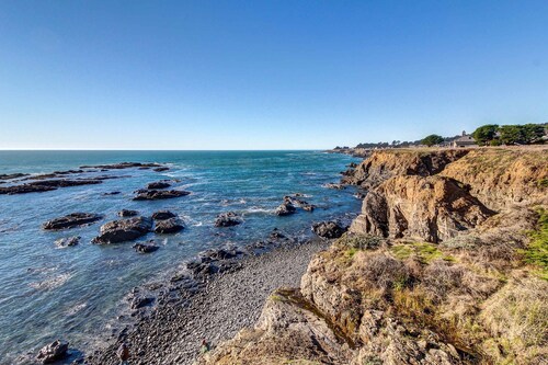 Blufftop home with private hot tub & ocean views, dogs welcome