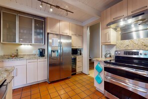 Fridge, microwave, oven, stovetop - Ocean-view home with private hot tub near the Sea Ranch Lodge (Sea Ranch)