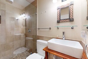 Shower, hair dryer, towels - Ocean-view home with private hot tub near the Sea Ranch Lodge (Sea Ranch)