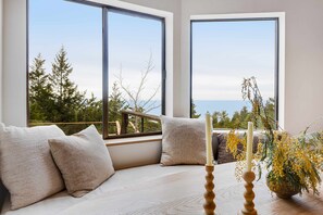 WiFi, bed sheets - Gualala home with ocean views & redwood canopy near Anchor Bay (Gualala)