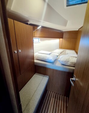 3 bedrooms - Sun-Kissed Sailing Adventure in the Saronic Islands (Laurium)