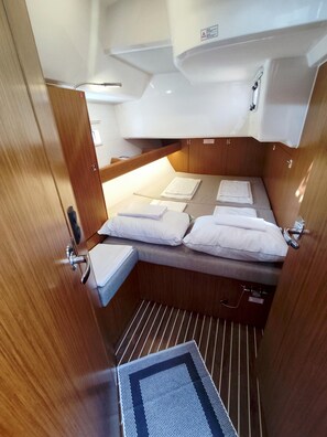 3 bedrooms - Sun-Kissed Sailing Adventure in the Saronic Islands (Laurium)