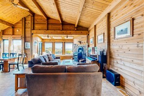 TV, fireplace, DVD player, offices - Sea Ranch home with hot tub & ocean views, dogs welcome (Sea Ranch)