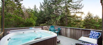 Forested retreat with private hot tub, dogs welcome