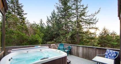 Forested retreat with private hot tub, dogs welcome
