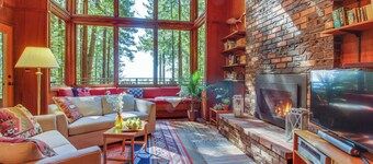 Forested cabin with private hot tub on the golf course