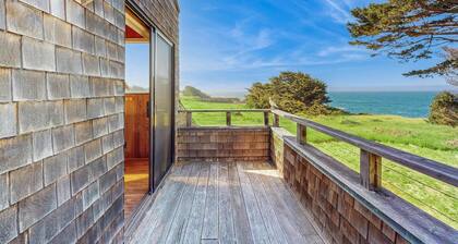 Sea Ranch 2BR oceanfront home — meadow views near Black Point