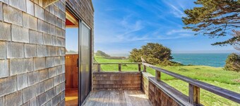 Sea Ranch 2BR oceanfront home — meadow views near Black Point