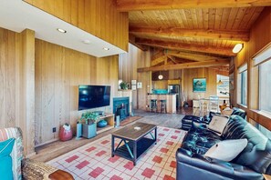 TV, fireplace, DVD player, offices - Oceanfront Sea Ranch home near Black Point with ocean views (Sea Ranch)