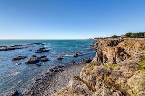 Beach - Ocean-view home with hot tub on the golf course, dogs welcome (Sea Ranch)
