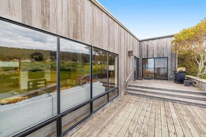 Terrace/patio - William Brunner-designed home with private hot tub, dogs welcome (Sea Ranch)