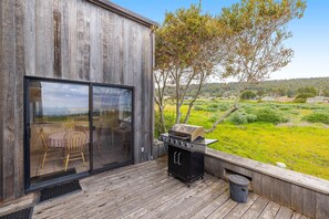 Terrace/patio - William Brunner-designed home with private hot tub, dogs welcome (Sea Ranch)