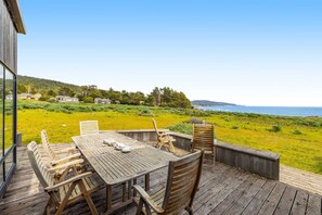 Outdoor dining - William Brunner-designed home with private hot tub, dogs welcome (Sea Ranch)