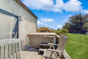 Terrace/patio - Meadow home with private hot tub on the golf course, dogs welcome (Sea Ranch)