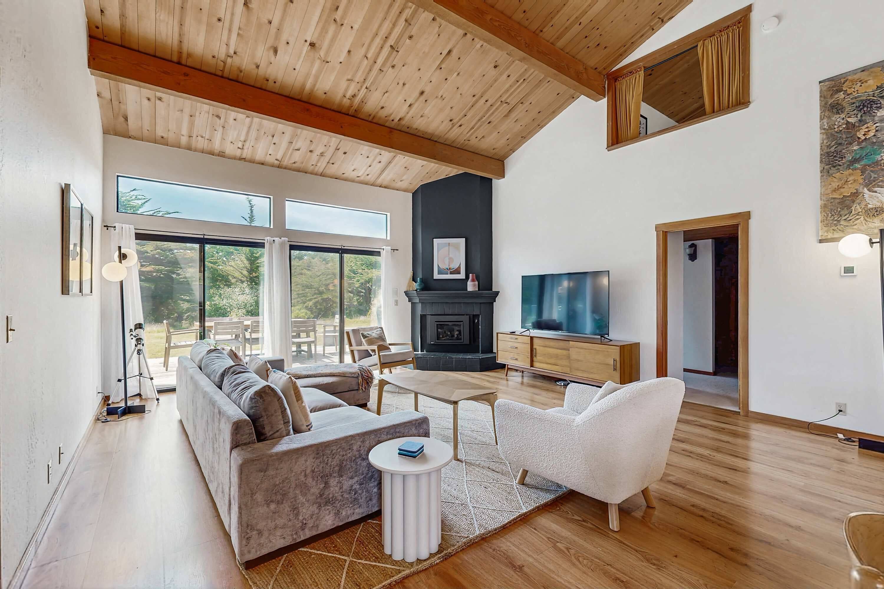 TV, fireplace, offices