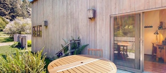 Sea Ranch 1BR hand-built cabin with fireplace — dogs welcome