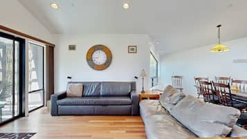 TV, DVD player, offices