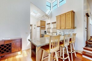 Fridge, microwave, oven, stovetop - Hillside home with private hot tub near the golf course, dogs welcome (Sea Ranch)