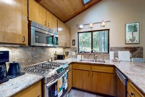 Fridge, microwave, oven, stovetop - Award-winning forest retreat on a private redwood acre (Sea Ranch)
