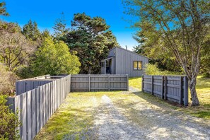 Property grounds - Sea Ranch cottage with private hot tub in the redwoods, dogs welcome (Sea Ranch)