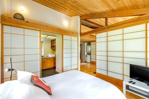 Iron/ironing board, WiFi, bed sheets - Sea Ranch cottage with private hot tub in the redwoods, dogs welcome (Sea Ranch)