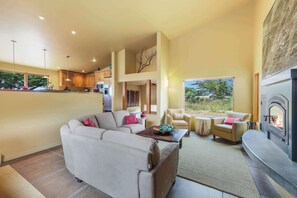 Fernseher, Kamin, Stereoanlage, Arbeitsbereiche