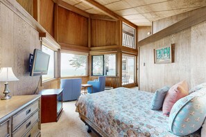 WiFi, bed sheets - Oceanfront home with fireplace near Black Point Beach, dogs welcome (Sea Ranch)