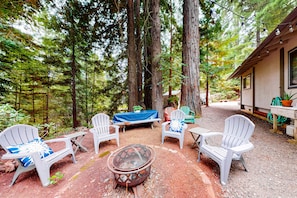 Property grounds - Coastal house near trails, beaches, & dining with firepit - dog-friendly (Gualala)