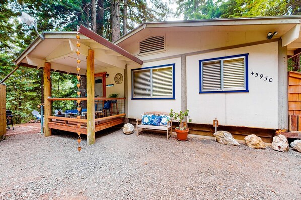 Terrace/patio - Coastal house near trails, beaches, & dining with firepit - dog-friendly (Gualala)