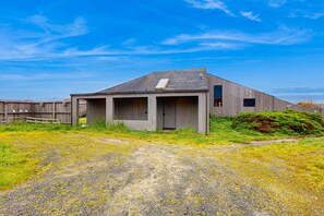 Exterior - Sea Ranch home with private hot tub near beach & playground (Sea Ranch)