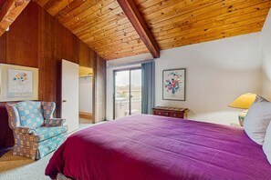 Internet, bed sheets - Sea Ranch home with private hot tub near beach & playground (Sea Ranch)