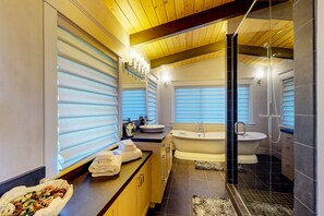 Shower, hair dryer, towels - Luxury blufftop home with hot tub, wraparound deck, gourmet kitchen & ocean view (Gualala)