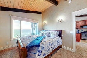 4 bedrooms, iron/ironing board, WiFi, bed sheets - Blufftop home with hot tub & forever oceanfront views & private cottage (Gualala)