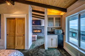 Interior - Blufftop home with hot tub & forever oceanfront views & private cottage (Gualala)