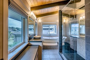 Shower, towels - Blufftop home with hot tub & forever oceanfront views & private cottage (Gualala)