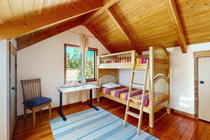 WiFi, bed sheets, wheelchair access - Ocean-view lodge with private hot tub among coastal pines (Sea Ranch)