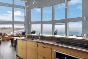 Fridge, oven, stovetop, dishwasher - Luxury oceanfront home with 270-degree views, hot tub & 2 fireplaces (Gualala)
