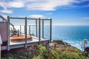 Property grounds - Oceanfront home with fireplace & private hot tub - close to town (Gualala)