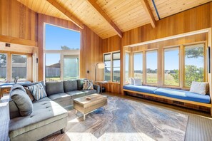 TV, fireplace, DVD player, offices