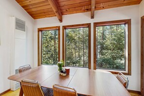 Dining - Forested home with fireplace & ev charger near Anchor Bay, dogs welcome (Gualala)