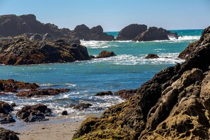 Beach nearby - Ocean-view meadow studio near Shell Beach (Sea Ranch)