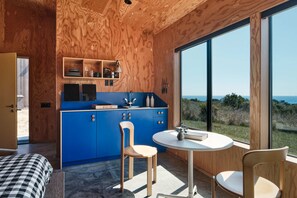 WiFi, bed sheets - Ocean-view meadow studio near Shell Beach (Sea Ranch)