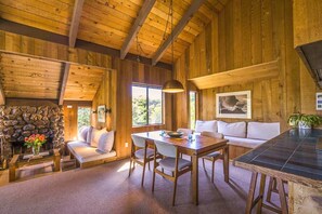 Dining - Ocean-view meadow home with fireplace near Shell Beach (Sea Ranch)