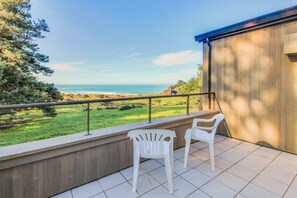 Terrace/patio - Oceanfront home with private hot tub near Black Point (Sea Ranch)