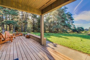 Terrace/patio - Oceanfront home with private hot tub near Black Point (Sea Ranch)